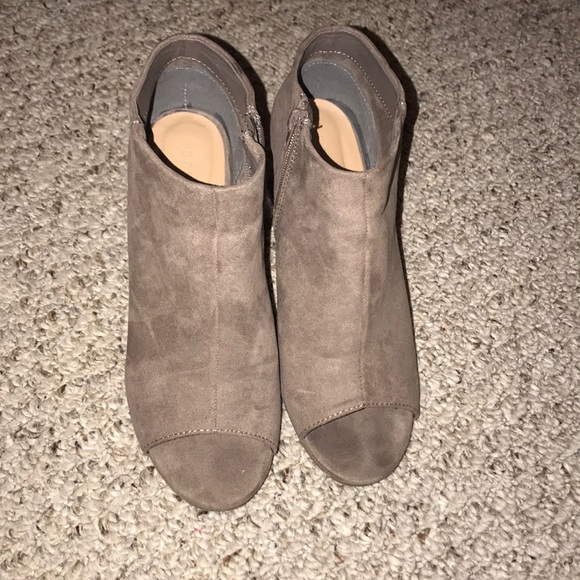 Tan booties - Picture 2 of 2
